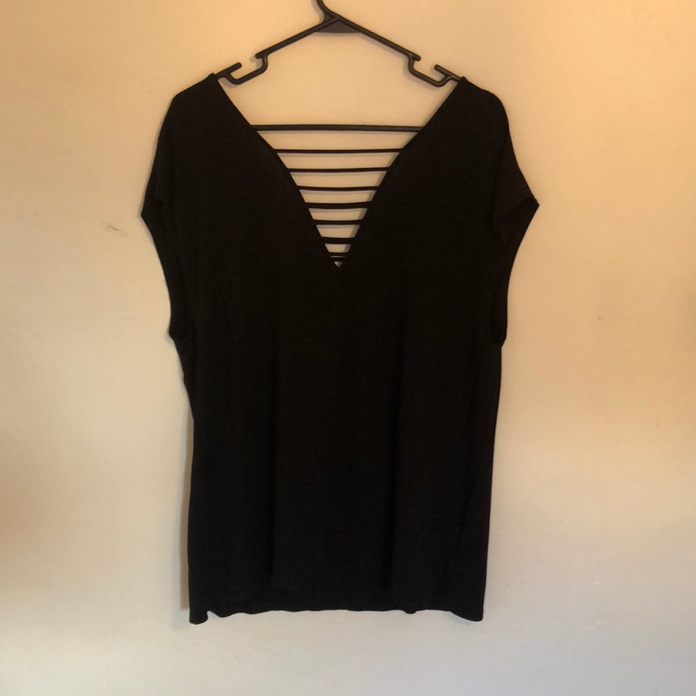 Deep V/cage Detail Short Sleeve Shirt